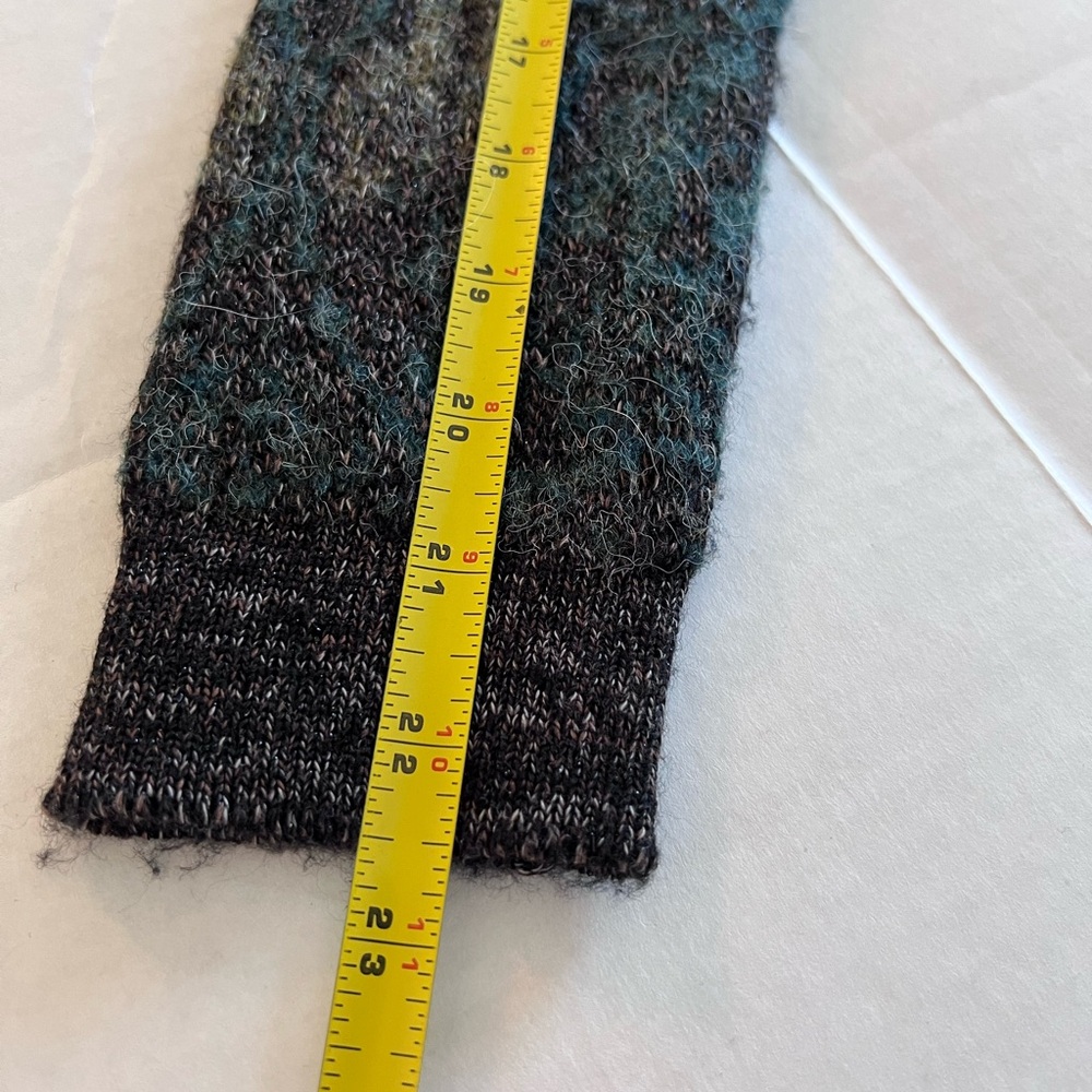 Gimmicks Women’s Sweater - Picture 12 of 14